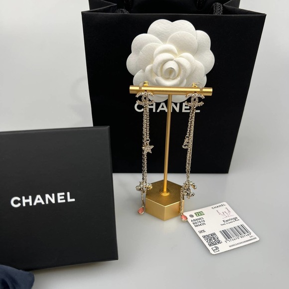 NIB Chanel Fringe 5 Figure Star Stud earrings - Picture 10 of 13